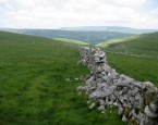 Crumbling_Wall_on_High_Cote_Moor_-_geograph.org.uk_-_1376146